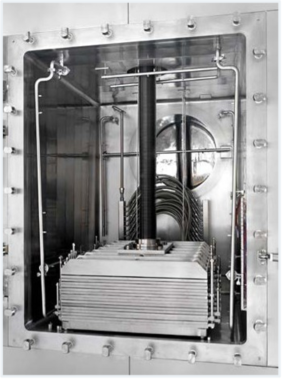 Stoppering mechanism in a freeze dryer Stoppering mechanism in a freeze dryer.